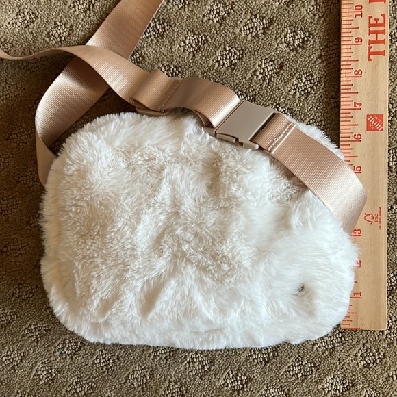 Apana Cream White Faux Fur Belt Bum Bag Fanny Pack - Picture 5 of 6